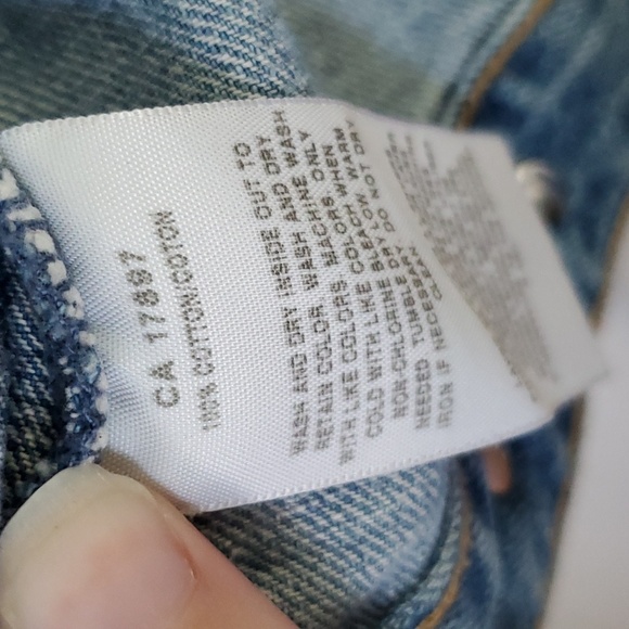 GAP 1969 distressed denim jacket - Size Medium - Picture 9 of 10